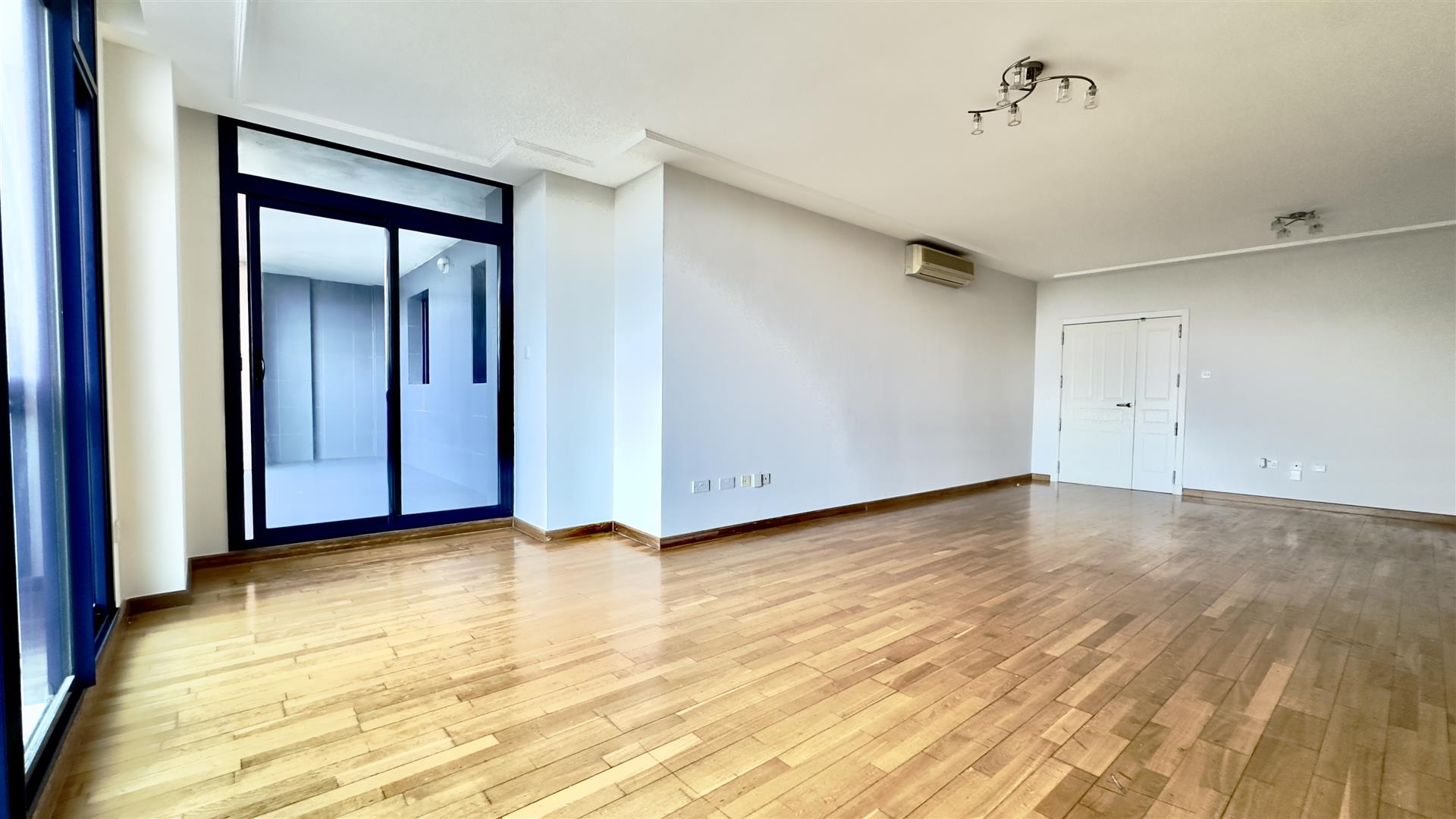 Image of Apartment - 4 Bedrooms - 2 Bathrooms for Sale in Europlaza-Gibraltar, Image 13